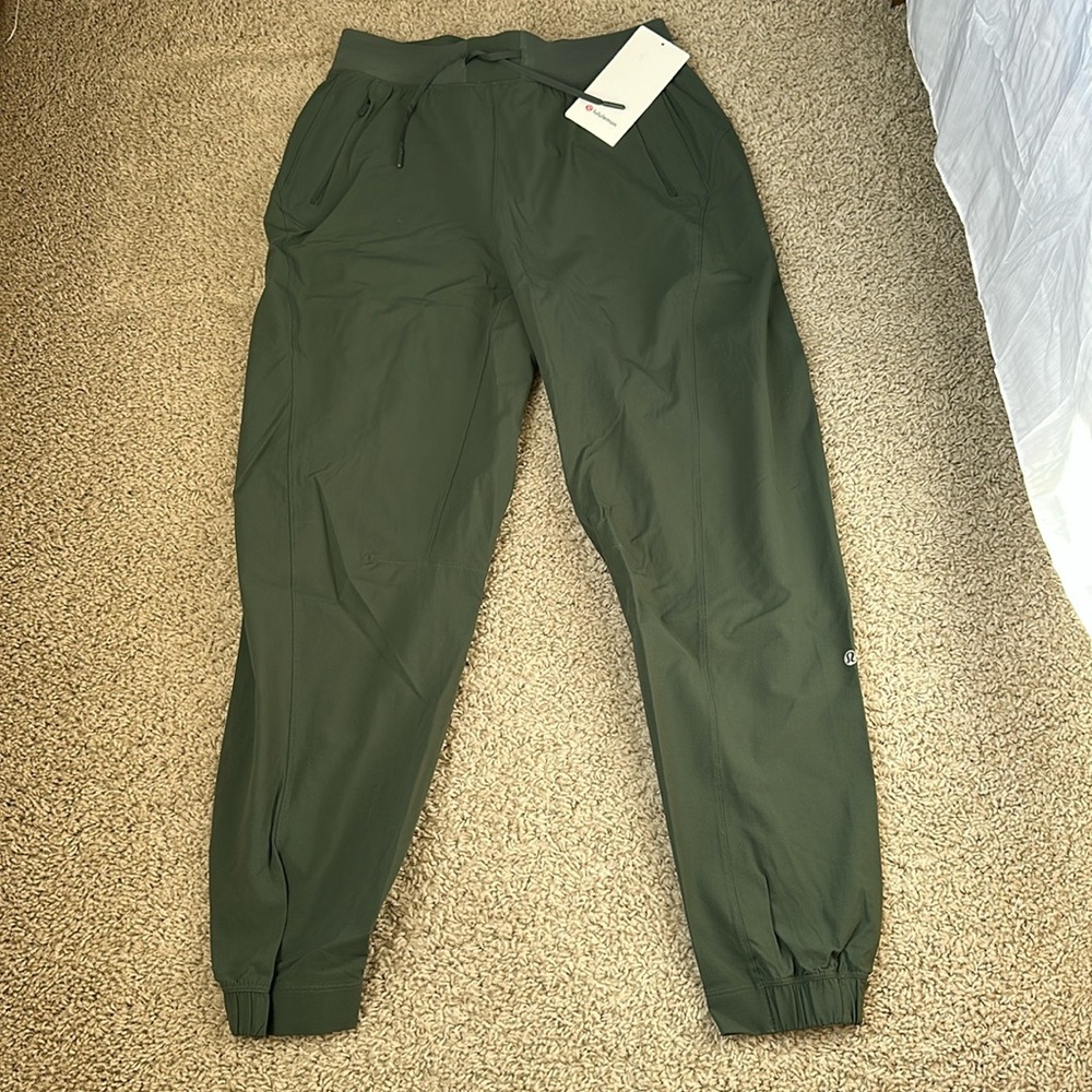 Nwt lululemon license to train HR pant